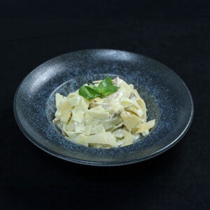 Tavuklu Fettuccini-Alfredo Sos (Süt ürünü,Yumurta ve Gluten içerir)